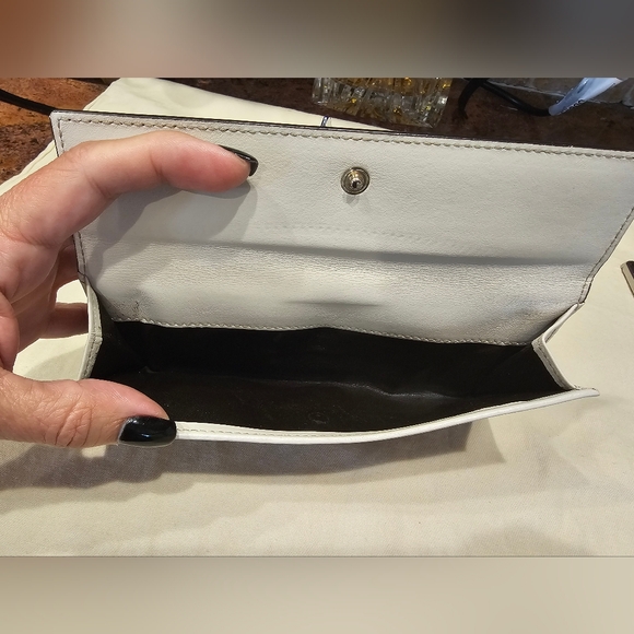 Vintage Gucci Wallet with Heart Detail - Picture 10 of 15